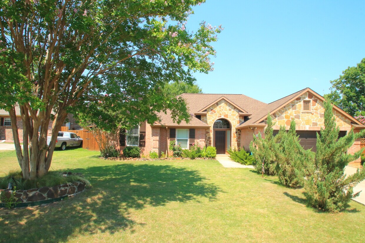 523 Oak Crest, Lake Dallas, TX 75065 House Rental in Lake Dallas, TX