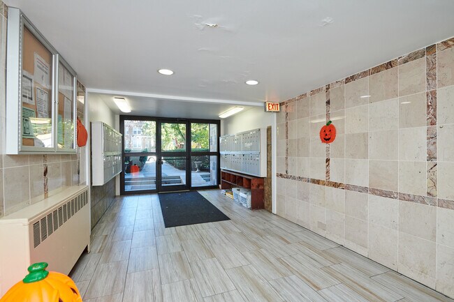 Foto del edificio - 2115 W Farwell Ave