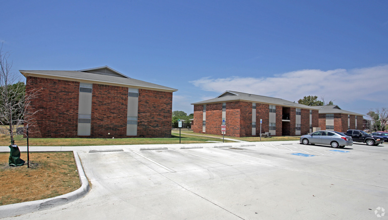 Foto del edificio - Lakeview Court Apartments