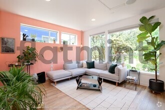 Building Photo - 208 18th Ave E