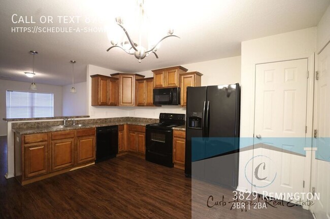 Building Photo - Move in special $800!! Beautiful 3 bed / 2...