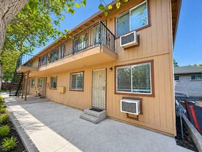 Building Photo - 614 Moran St