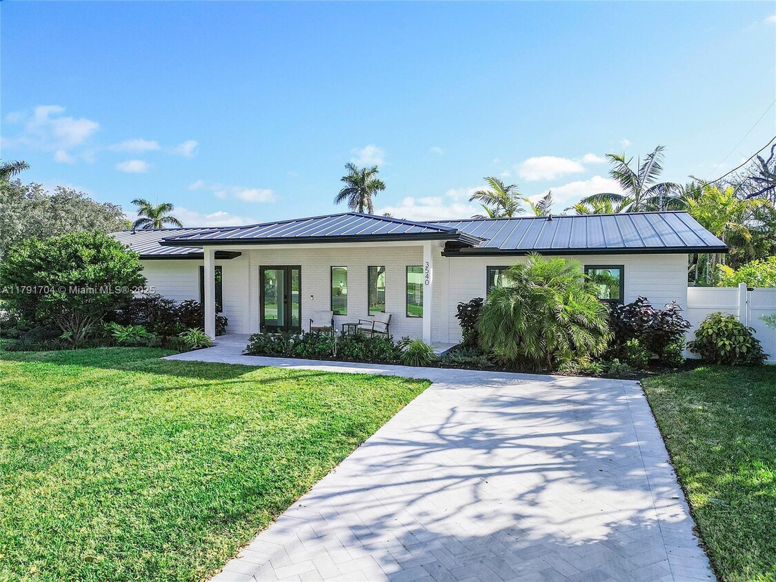 Foto principal - 3540 NE 28th Ave