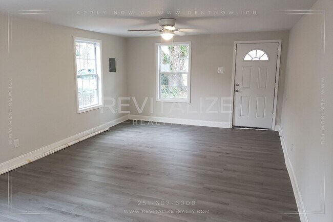 Building Photo - Beautiful Renovated 4 Bedroom/2 Bathroom H...