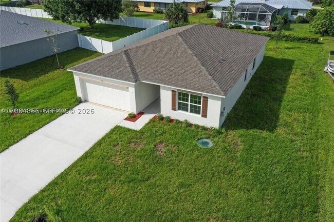 Building Photo - 811 SE Seahouse Dr