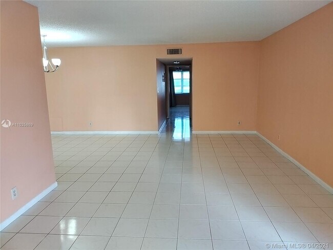 Foto del edificio - 14579 Canalview Dr