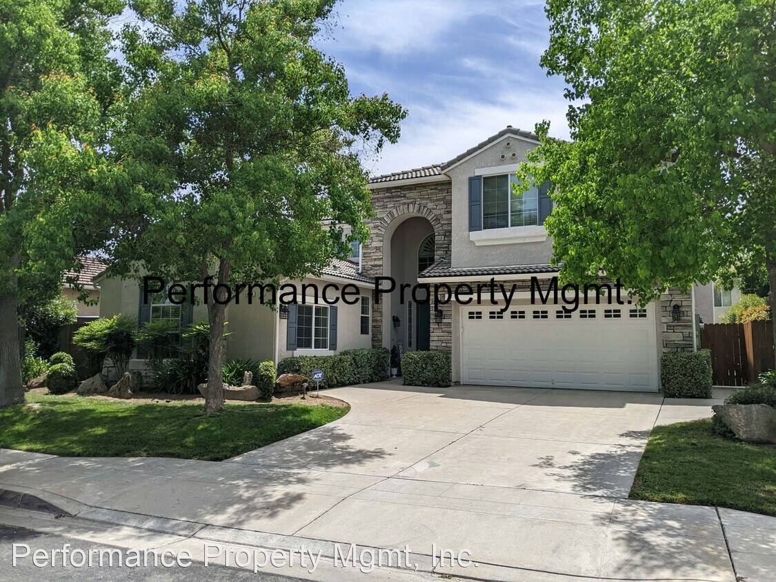 4 br, 3 bath House 1878 N Carolina Ave House for Rent in Clovis, CA
