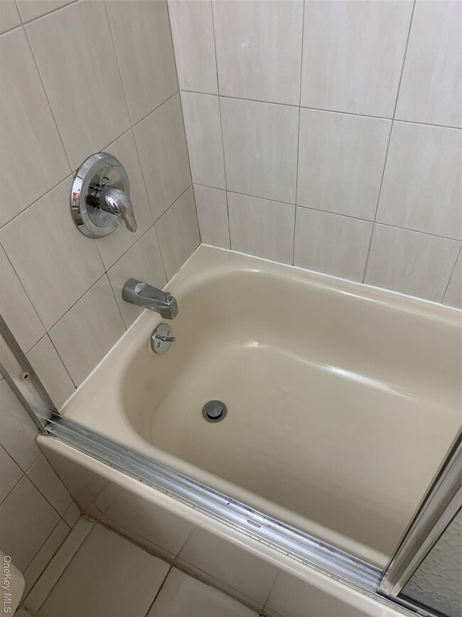 Building Photo - 84-17 Lander St