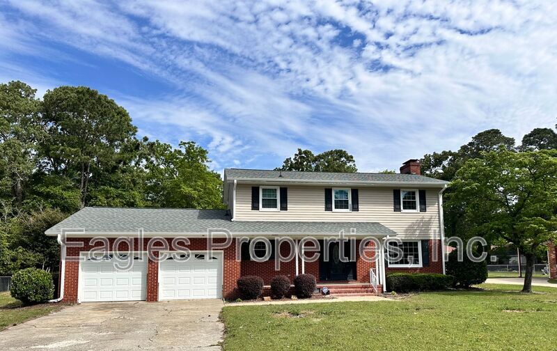 Foto principal - 203 N Harding Dr