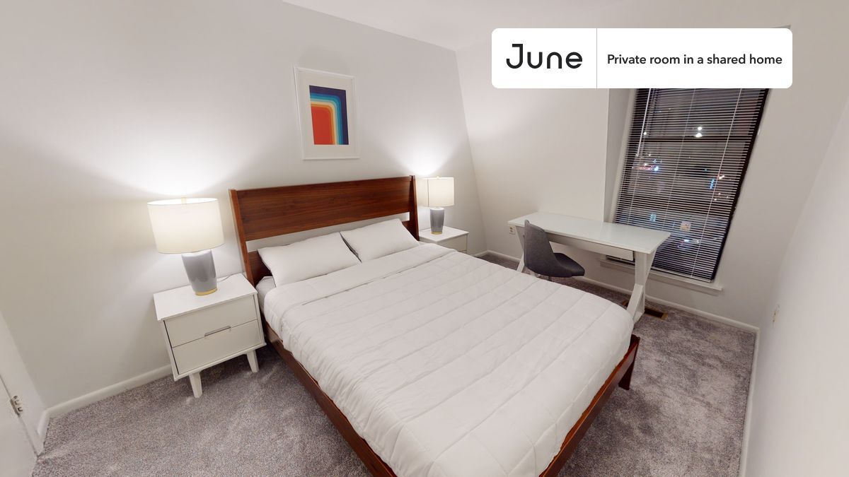 Primary Photo - Private bedroom in 5 bed/2 bath Home