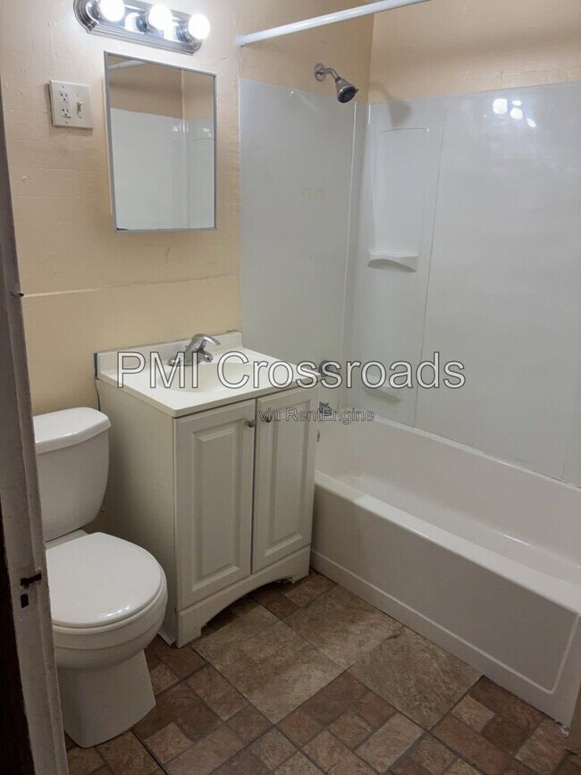 Foto del edificio - 1388 W 91st St