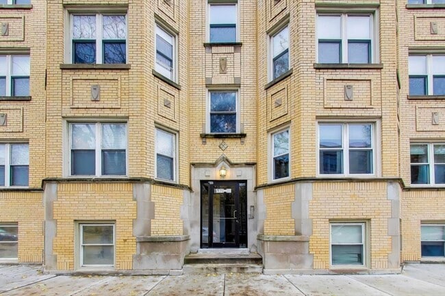 Foto del edificio - 6170 N Winchester Ave