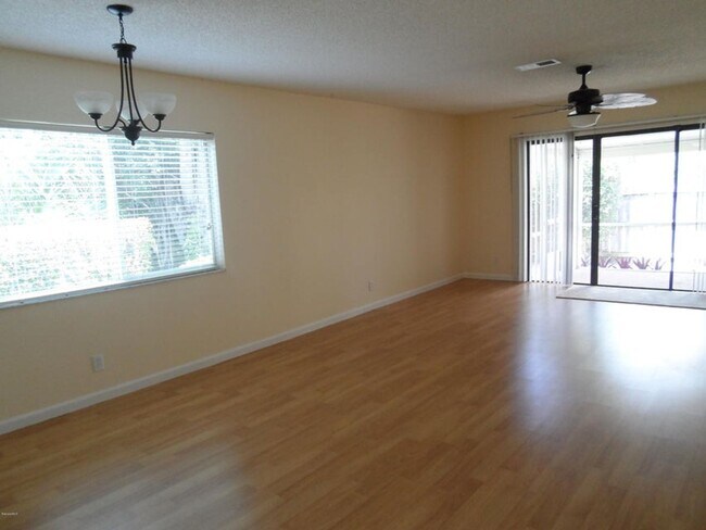 Foto del edificio - 82 Emerald Ct