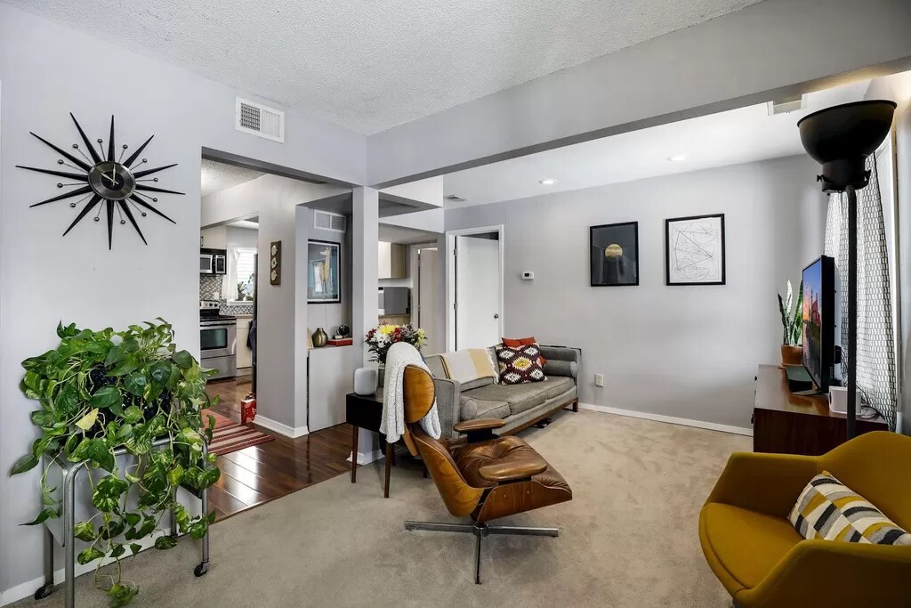 Foto principal - 1009 Lowry Ave NE