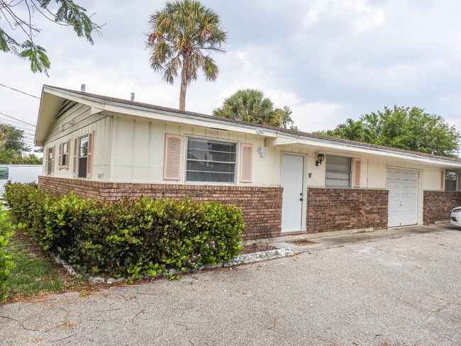 Building Photo - 8546 Sunset Dr
