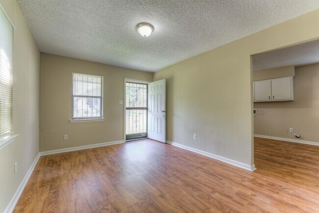 Building Photo - 1032 Lagrange Ave