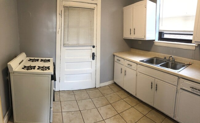 Foto del edificio - 3230 Home Ave