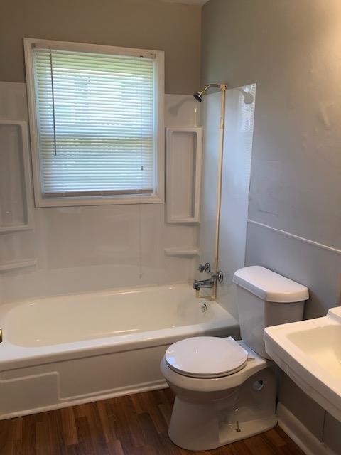 Building Photo - 2 bed 1 bath duplex - Full Remodeled!!