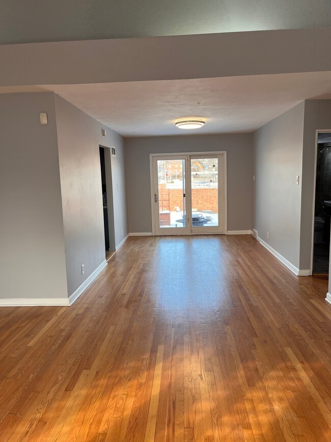 Building Photo - 7445 Saleen Ct