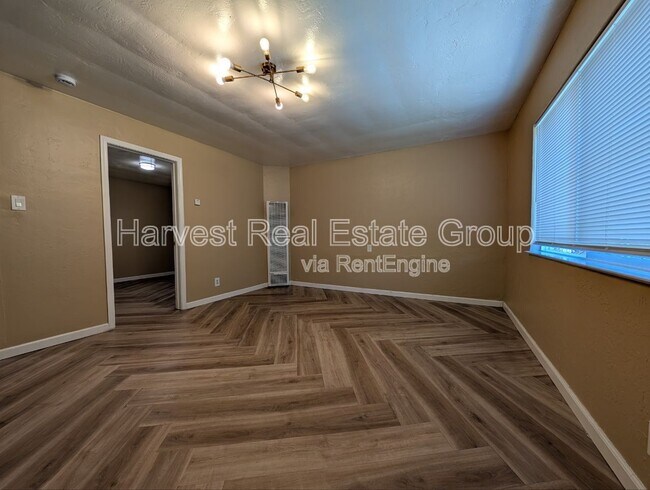 Foto del edificio - 14772 Midland Rd