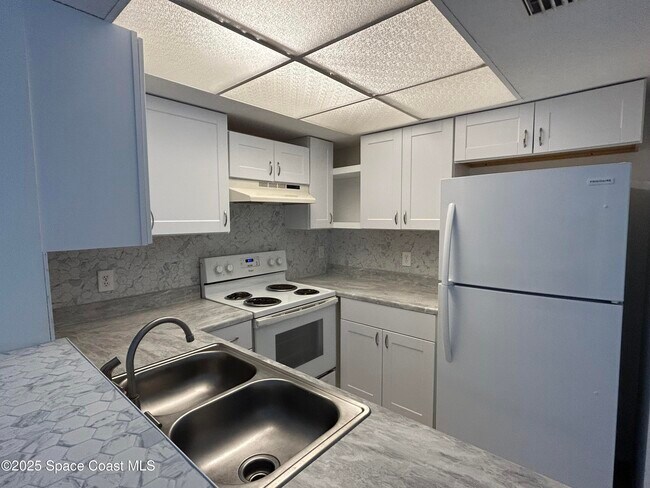 Building Photo - 987 Sonesta Ave NE
