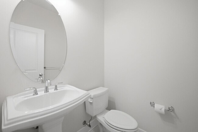 Building Photo - 2413 Glenallan Ave