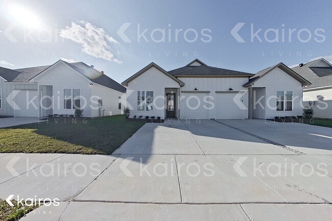 Building Photo - 4828 W Dacha Ln