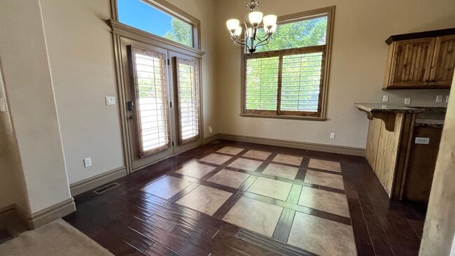 Building Photo - 6 Bed/3.5 Bathroom house in Herriman