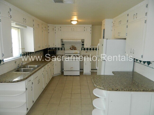 Building Photo - 3 br, 2 bath House - 6112 Hermosa Street