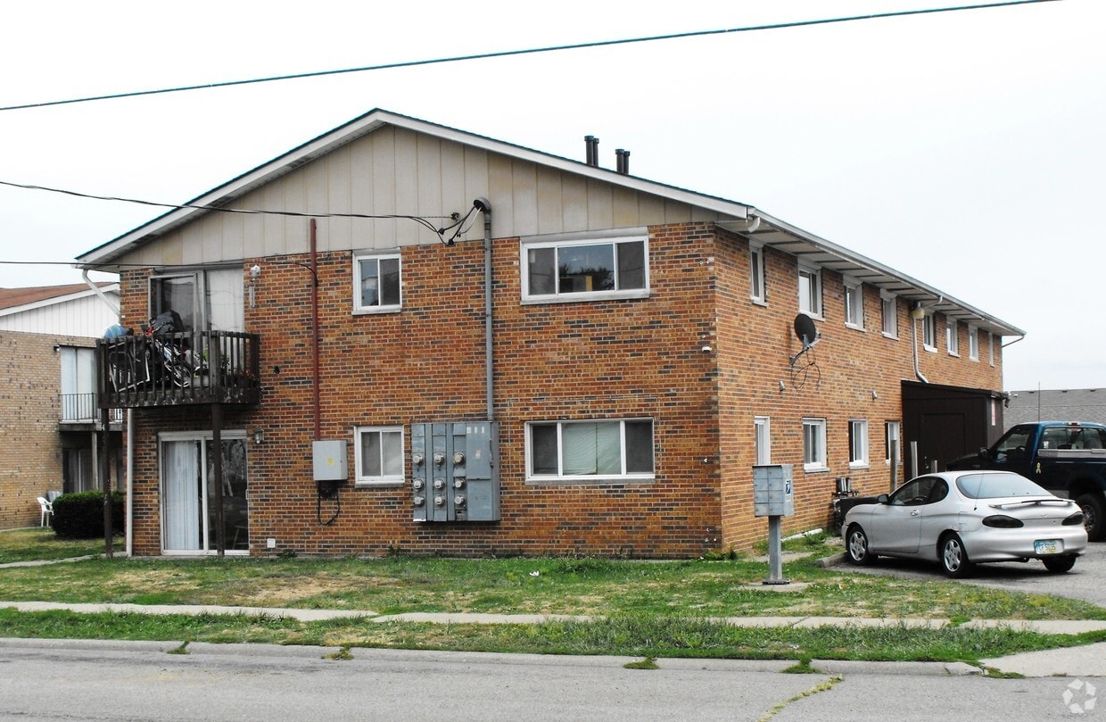 Building Photo - 411 Sycamore Rd