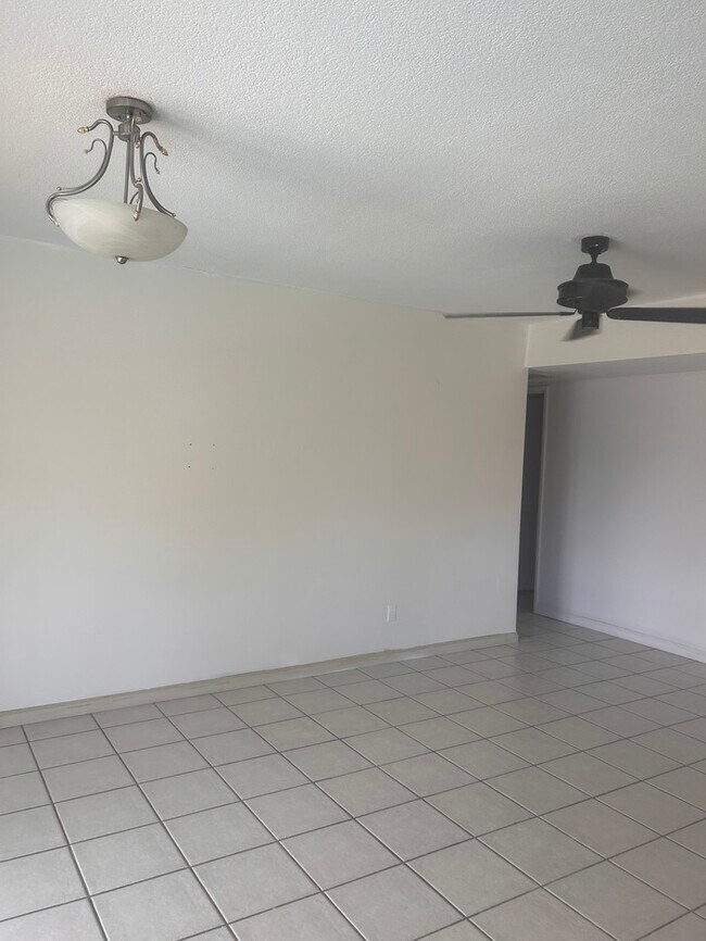 Foto del edificio - 2407 W Le Marche Ave