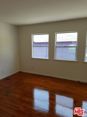 Building Photo - 572 E Ave 28