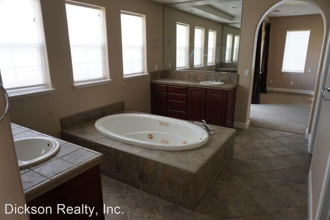 Building Photo - 4 br, 4 bath House - 10830 Serratina Drive