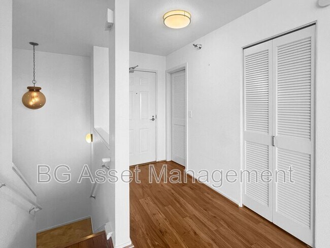 Building Photo - 1205 Melville Sq