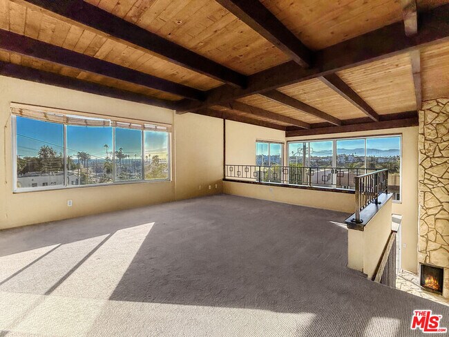 Foto del edificio - 364 Pershing Dr