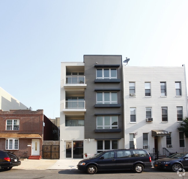 Building Photo - 233 Devoe St