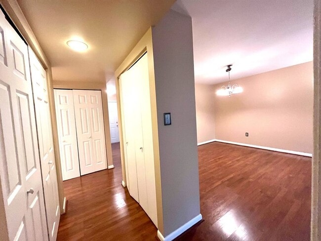 Building Photo - 205 Valley Stream Ln