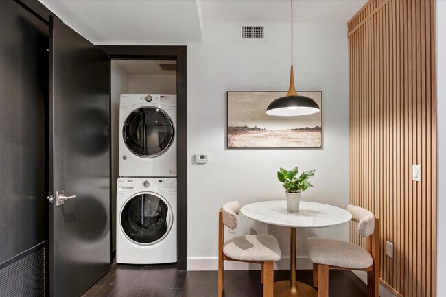 Foto del edificio - 4422 N 75th St