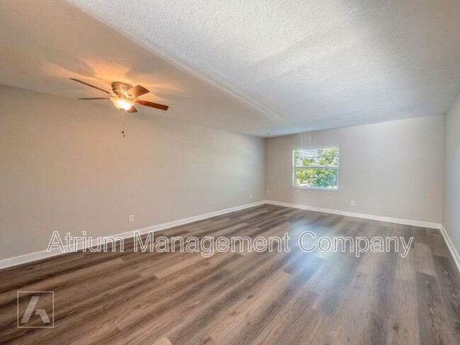 Building Photo - 3325 N Westmoreland Dr