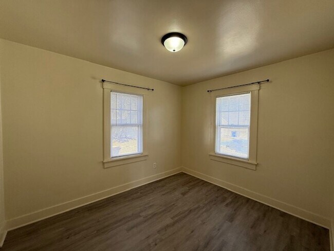 Foto del edificio - Bungalow Near Lake Decatur