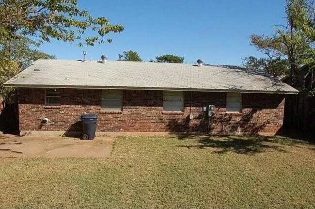 Building Photo - 5125 S Briarwood Dr