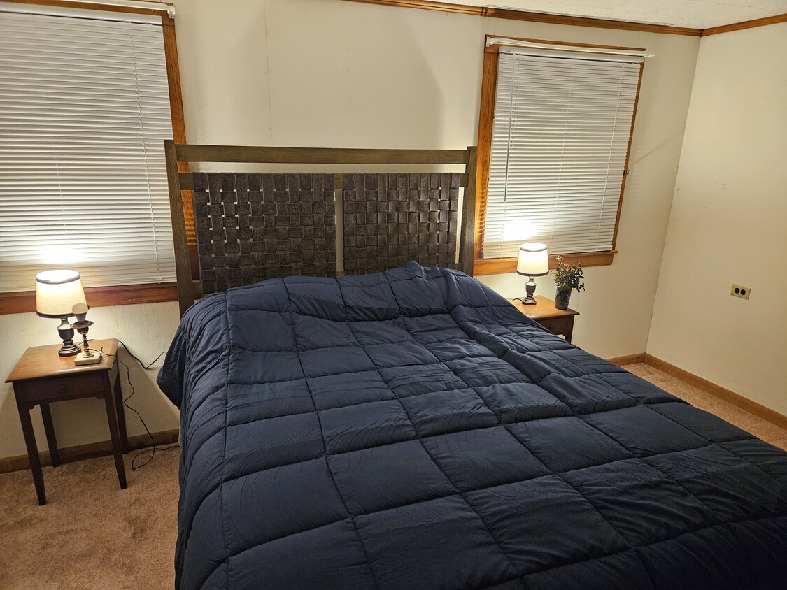 Large wraparound bedroom with more lake views - 66 Long Pond Rd S