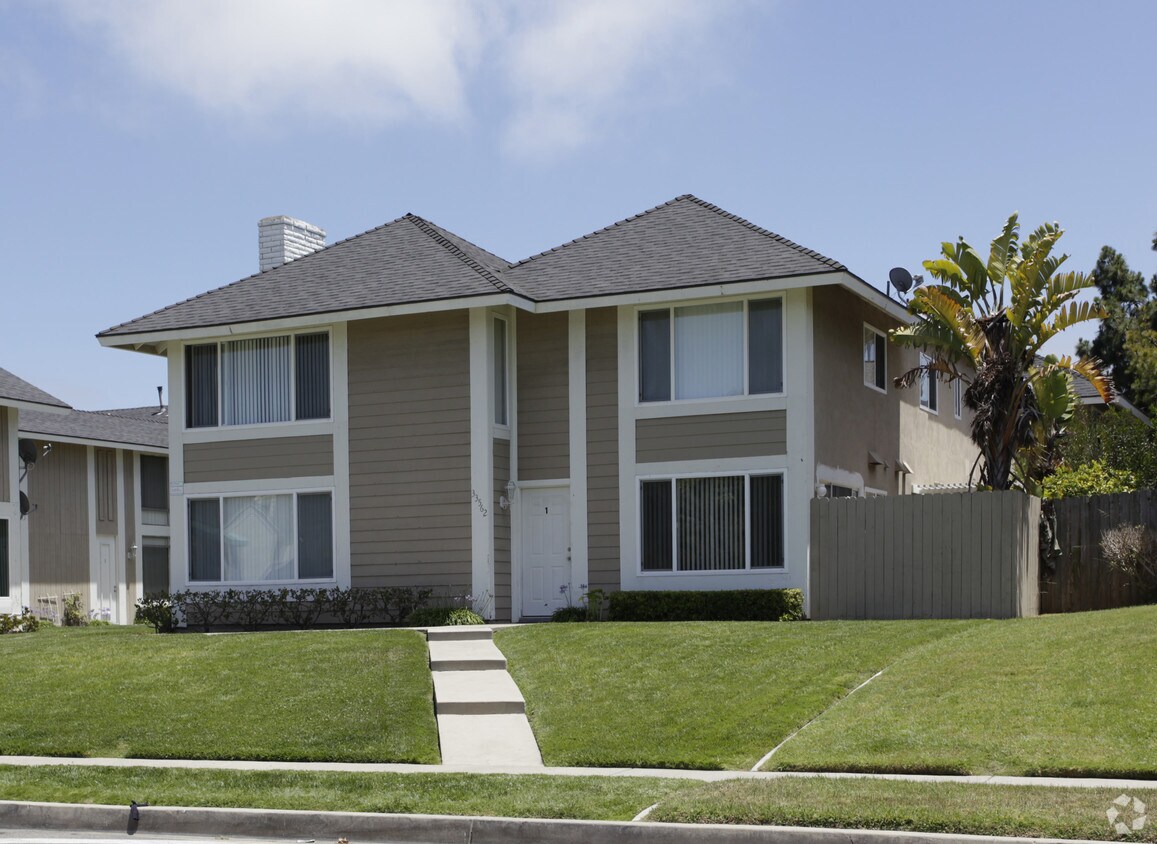 Primary Photo - 33562 Blue Lantern St