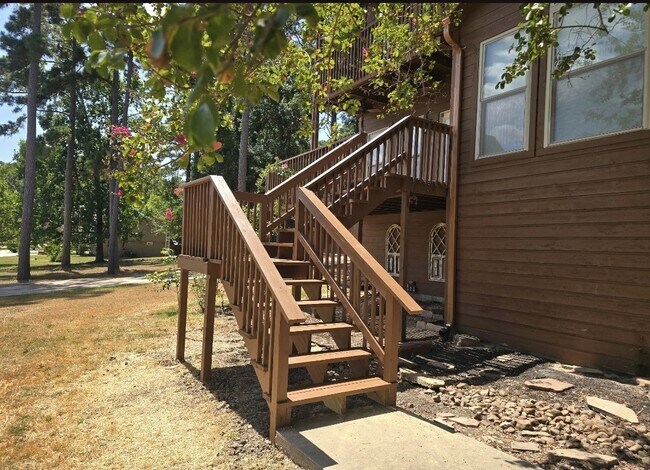Foto del edificio - 330 Holiday Ln
