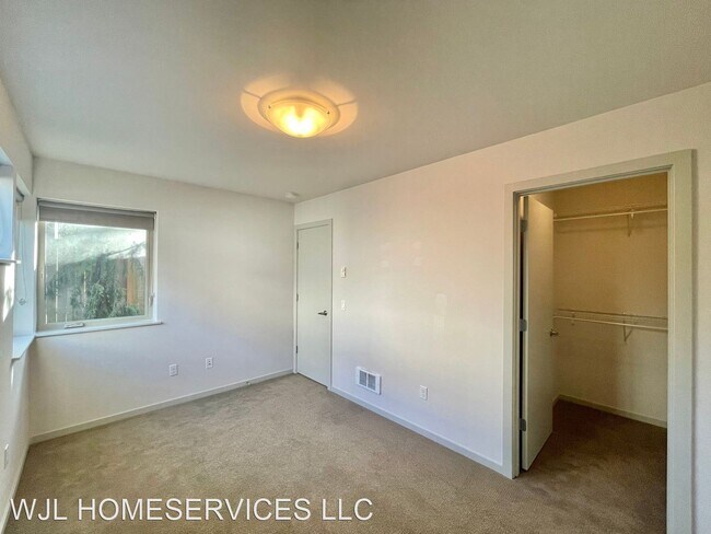 Building Photo - 3 br, 2.5 bath House - 3227 21st Ave W Apt D