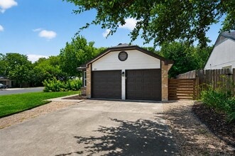 Building Photo - 801 Kavanagh Dr