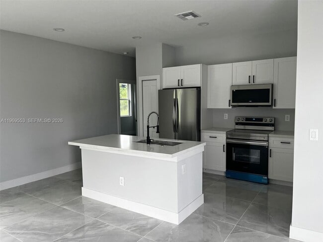 Building Photo - 5517 Ponce De Leon Blvd