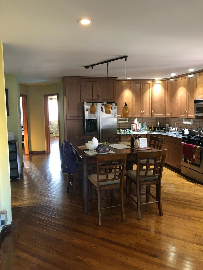 kitchen - 189 Bay 28th St