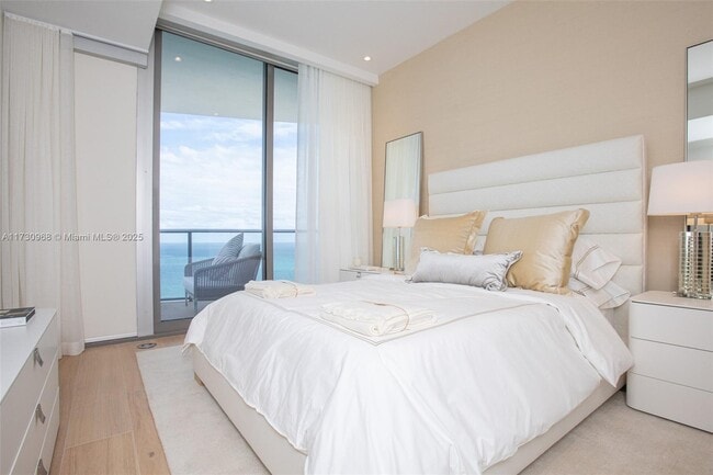 Building Photo - 15701 Collins Ave