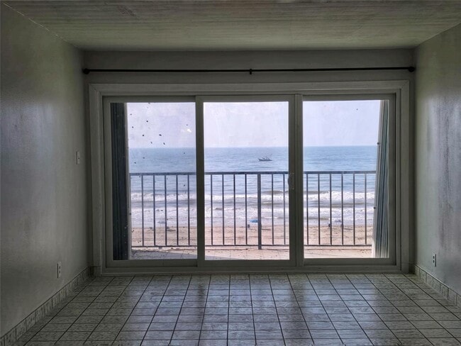 Building Photo - 7310 Seawall Blvd